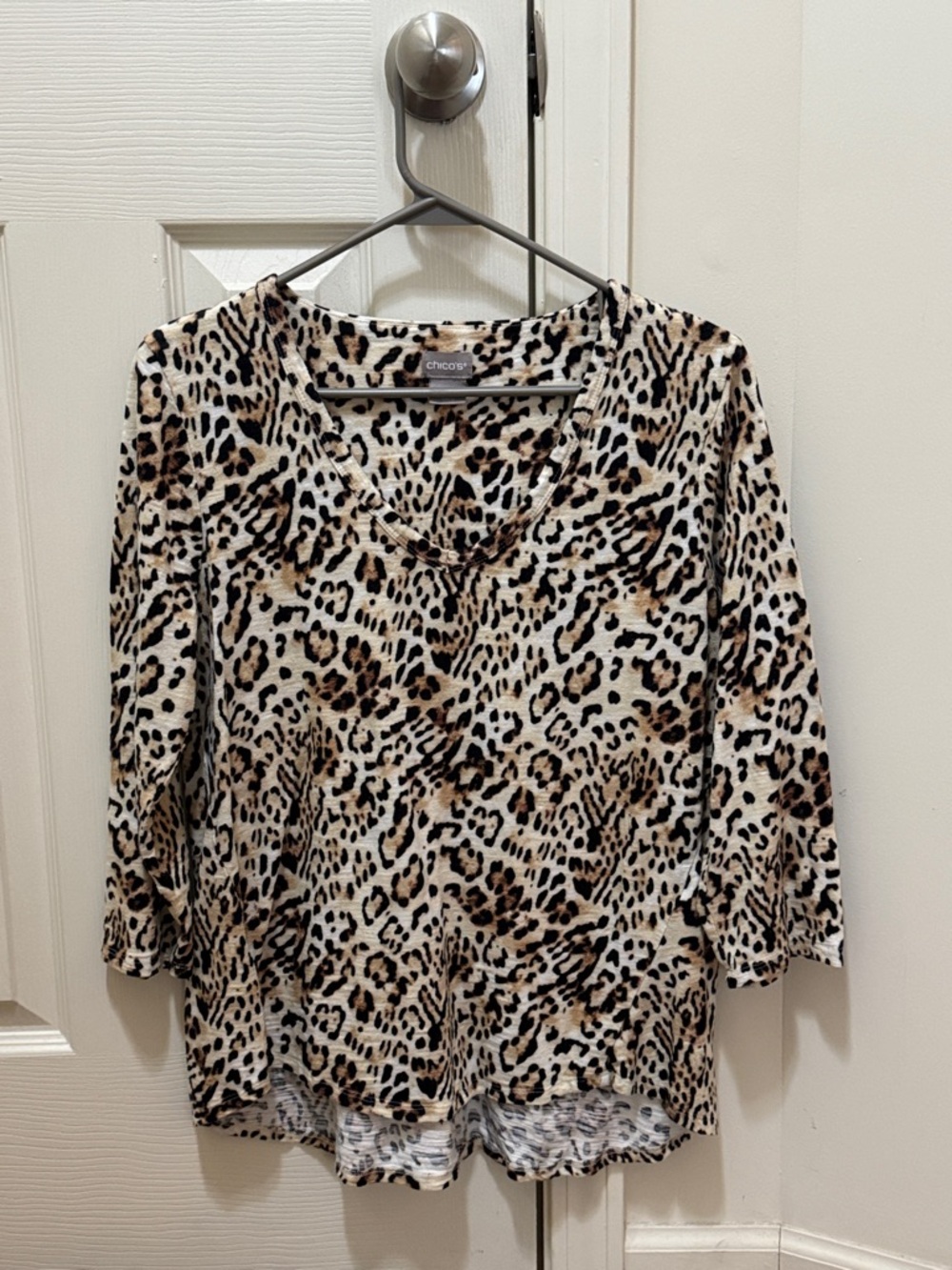 Chico's Leopard Print V-Neck 3/4 Sleeve Top in Beige and Brown